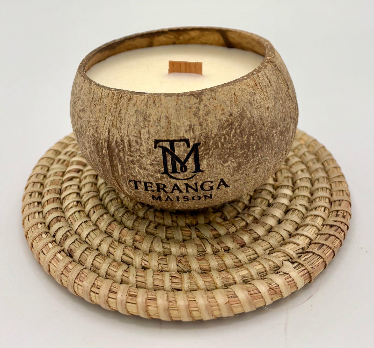 Bougie artisanale en véritable noix de coco – Coulée à la main | Teranga Maison