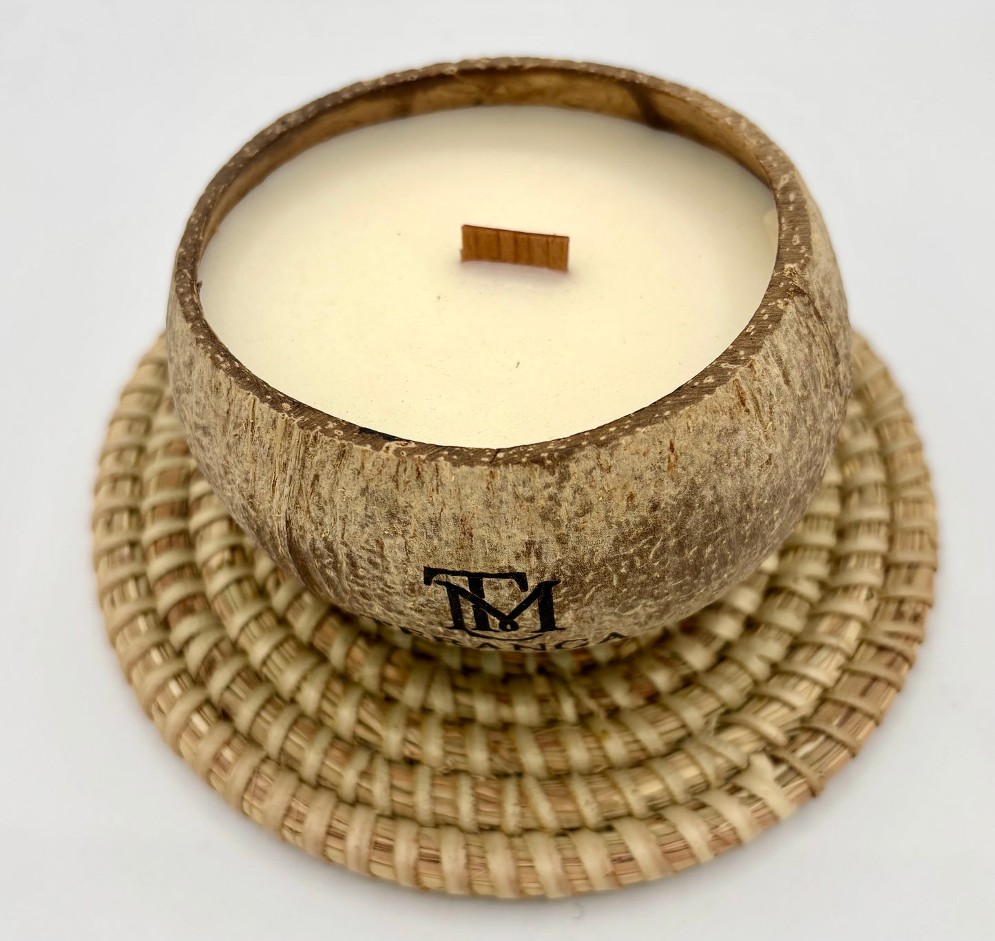 Bougie artisanale en véritable noix de coco – Coulée à la main | Teranga Maison