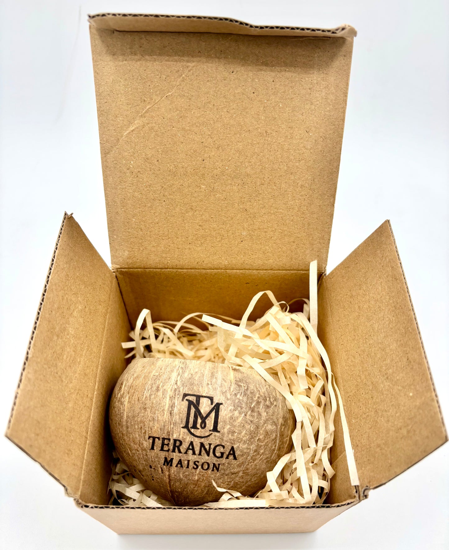 Bougie artisanale en véritable noix de coco – Coulée à la main | Teranga Maison