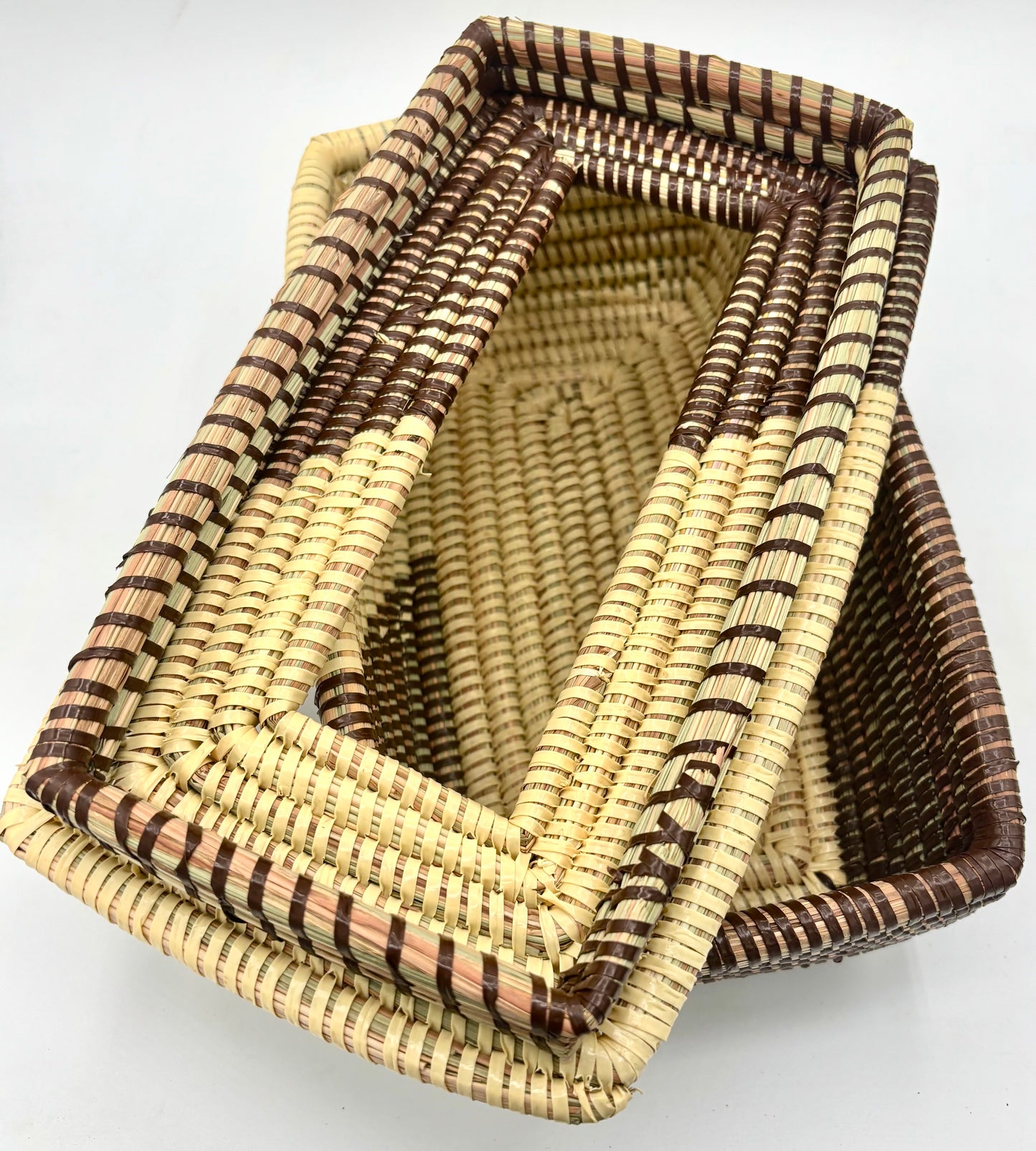 Boîte à mouchoirs artisanale « Sira »