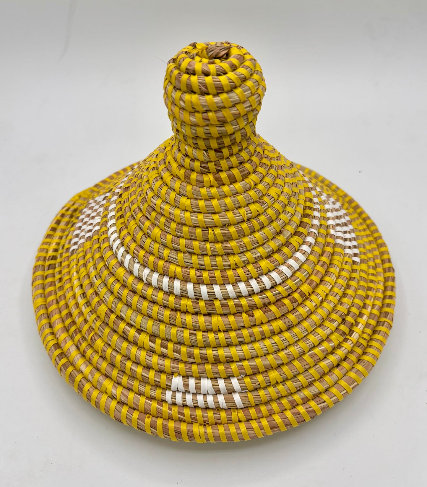 Panier tressé avec couvercle « Soleil de Saly »