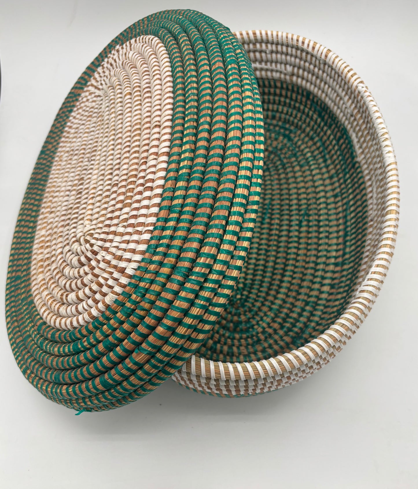 Boîte ovale tressée artisanal « Casamance »