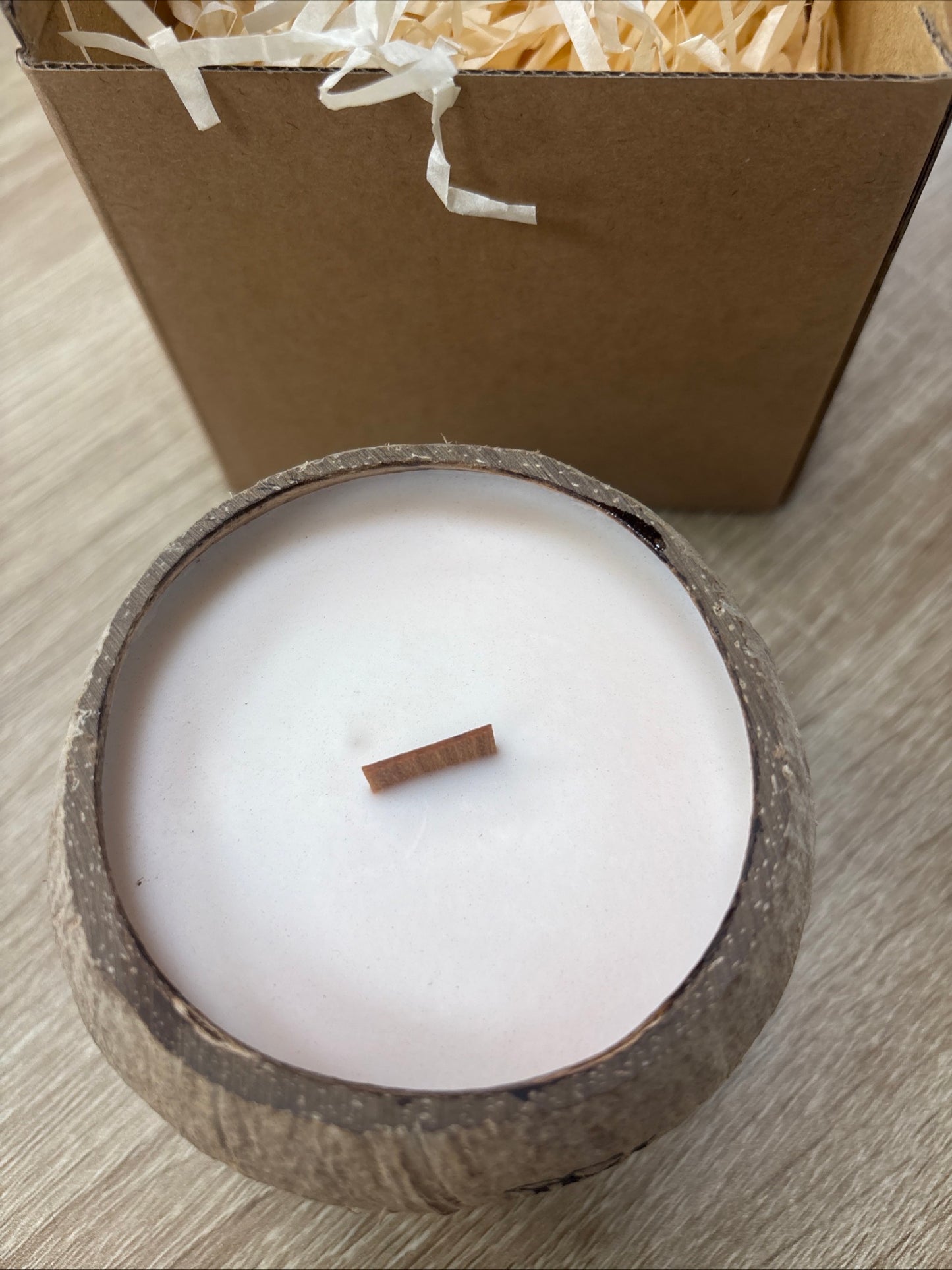 Bougie artisanale en véritable noix de coco – Coulée à la main | Teranga Maison