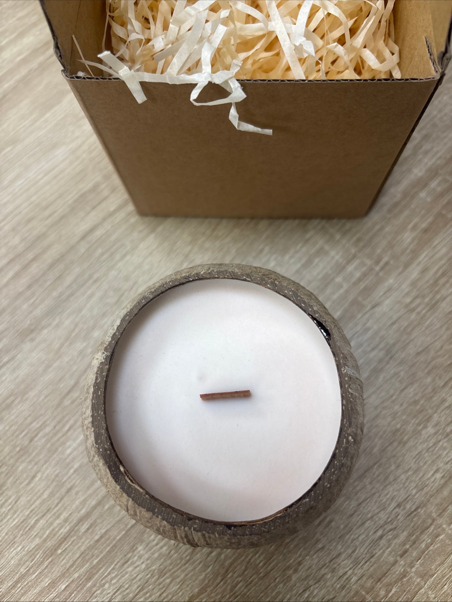 Bougie artisanale en véritable noix de coco – Coulée à la main | Teranga Maison
